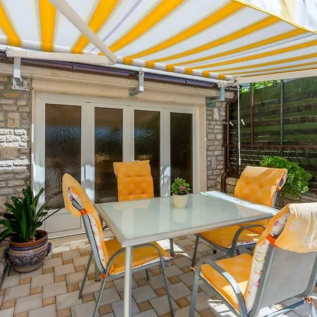 Ratka Διαμέρισμα Τρογκίρ